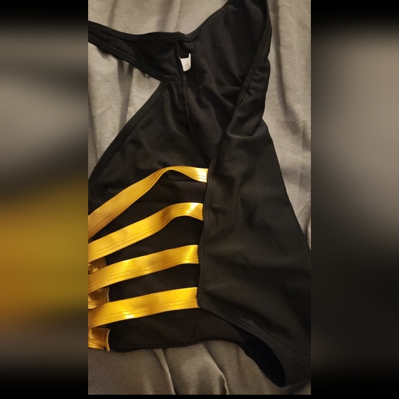 $17 (11/17)....Two-piece bathing suit becomes a 🔥(yet still classy) one-piece. - Picture 4 of 7